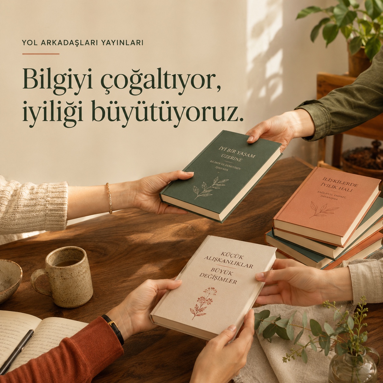 Bir masa etrafında kitapları birbirine uzatan okurlar